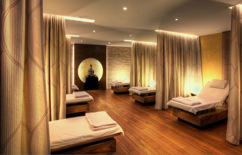 Lymphatic Drainage Massage Therapy vs. Regular Massage: What's the Difference?